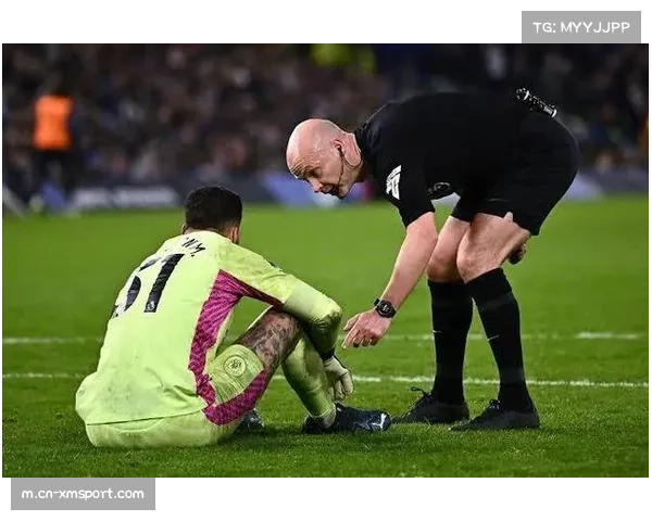 争议瞬间:拜仁球员投诉曼城进球前对基米希犯规,裁判未予理会